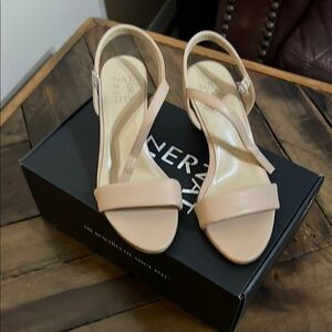 Naturalizer Cream Sandals Slingback Open Toe